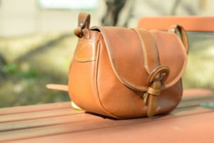 革製カバンの注意点と手入れの仕方　雨対策と濡れたときの手入れ方法