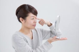 眉間のシワ対策アイテム12選 誰でも簡単に使える集中ケアアイテム